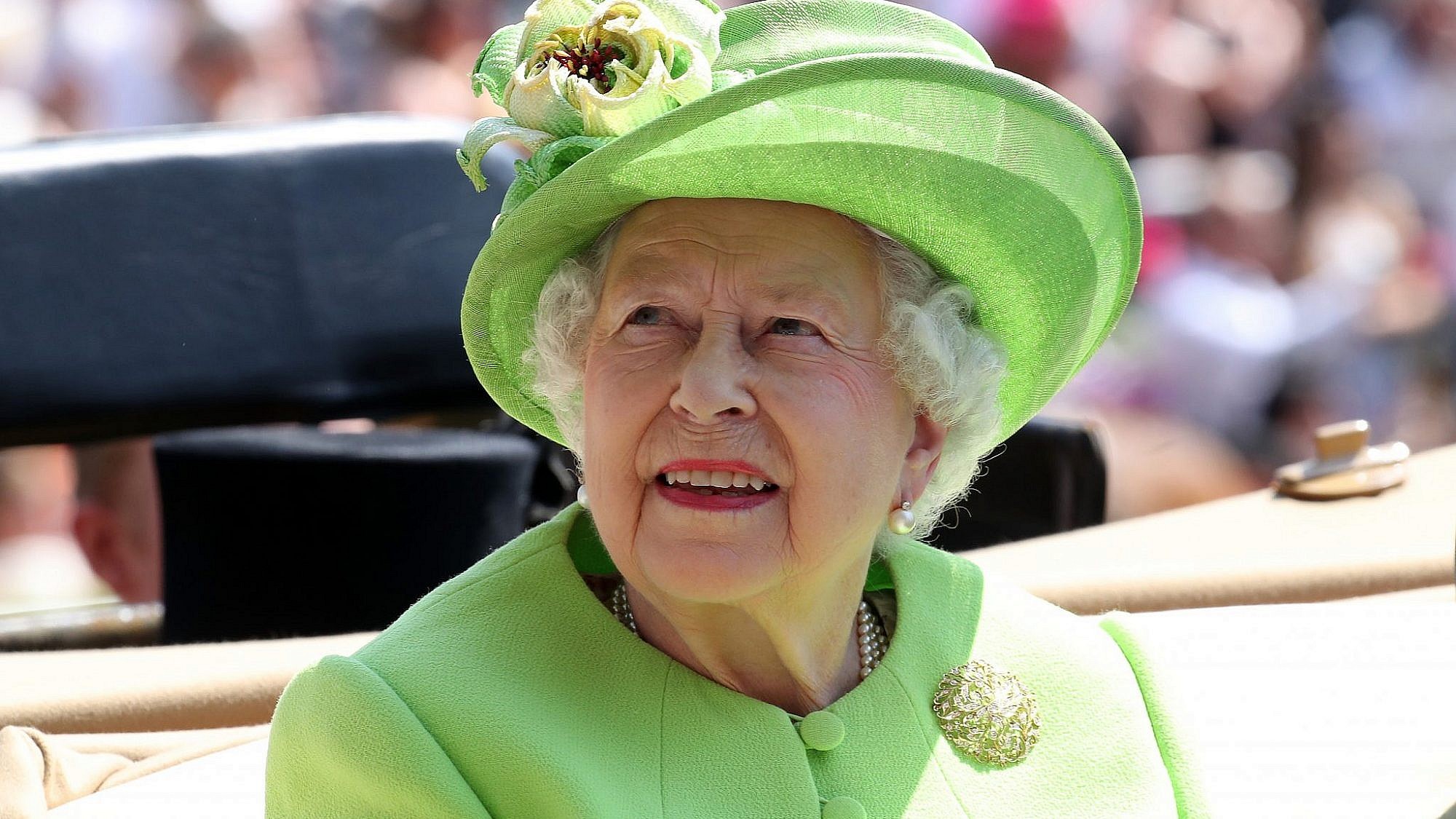 המלכה אליזבת לובשת ליים | צילום: Chris Jackson/Getty Images