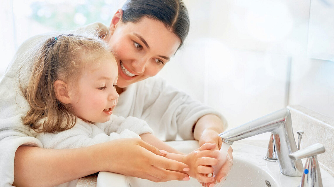 אני רוחץ ידיים טידידל - דידל - די בסבון ומים טידידל - דידל - די | צילום: Shutterstock