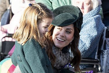 קייט מידלטון והנסיכה שרלוט. לא ממש צריכות להיות מודאגות מהשיבוץ לגן עירייה | צילום:  UK Press Pool/UK Press via Getty Images.