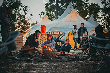 GLOW | צילם: צילום ניר בוקסנבאום