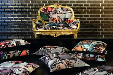 ריפוד לספה וכריות מקולקציית ההום סטיילינג של ז'אן פול גוטייה. להשיג ב-RENBY | צילום: יח"צ