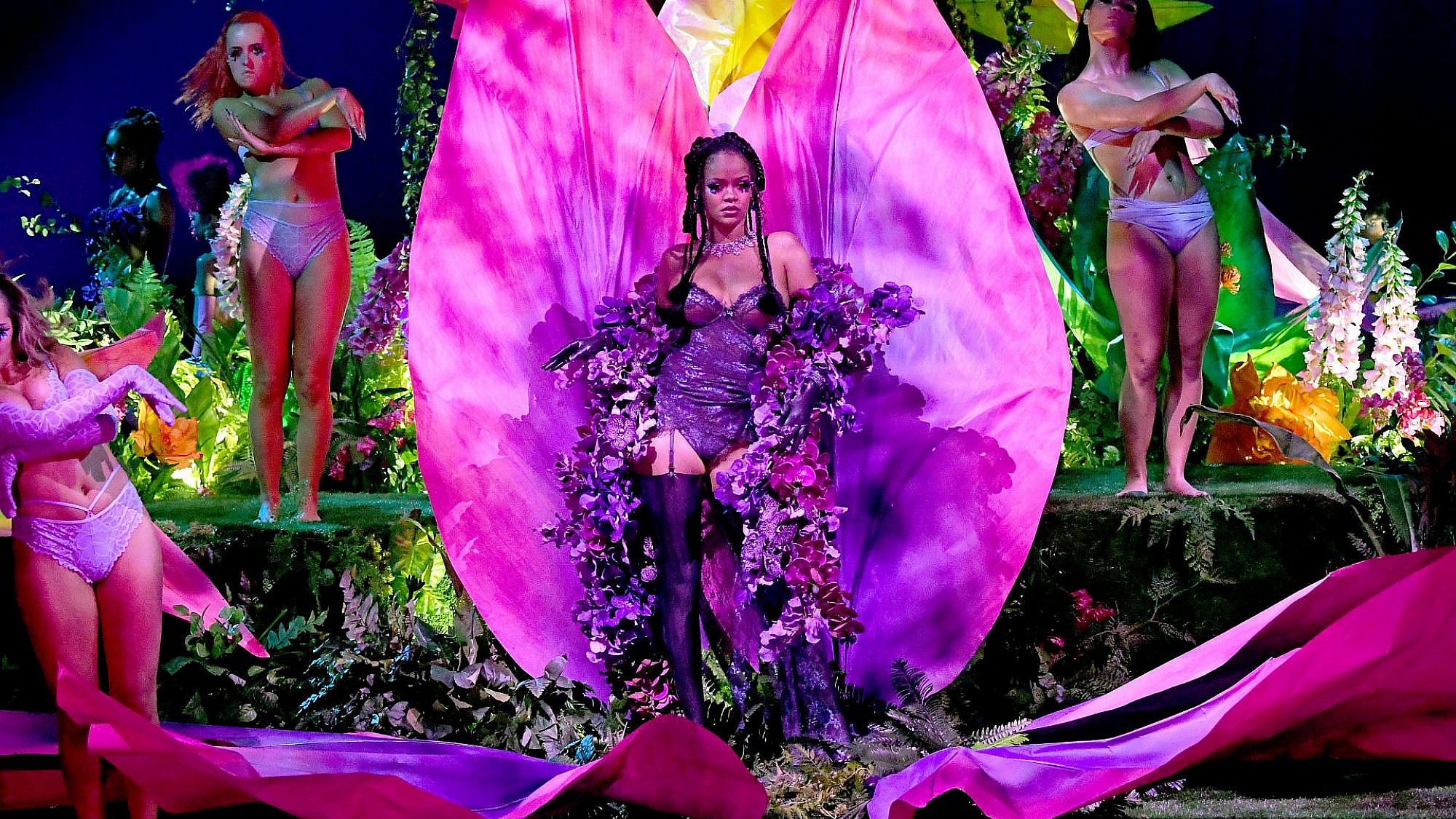ריהאנה בתצוגה של סוואג'Xפנטי | צילום:  Kevin Mazur/Getty Images