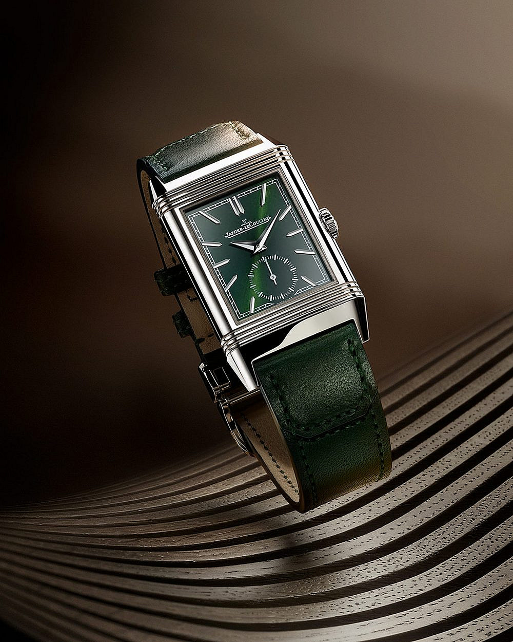 קולקציית שעוני REVERSO האייקונית, מתחדשת בצבעים אופנתיים של ירוק, בורדו, כחול נייבי, אדום וחום (צילום: יח״צ)