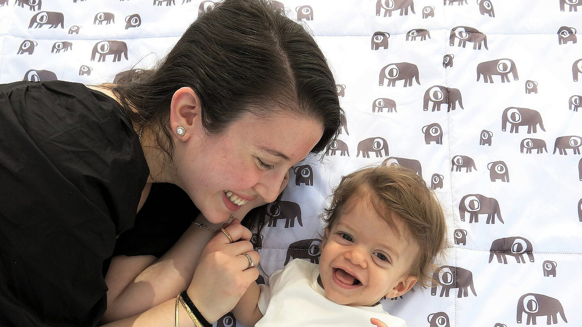 אורית הראל עם בנה רפאל | צילום: סטודיו סימפלי גוד
