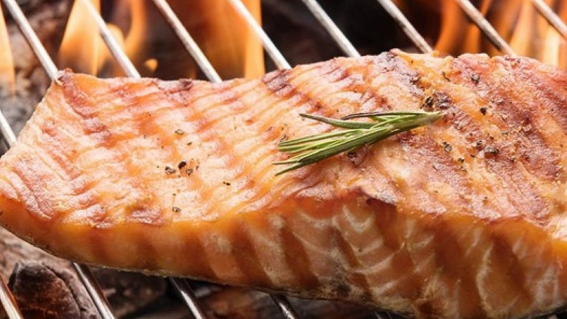 סלמון כמקור מצוין לאומגה 3 | צילום: יח"צ קרנפון