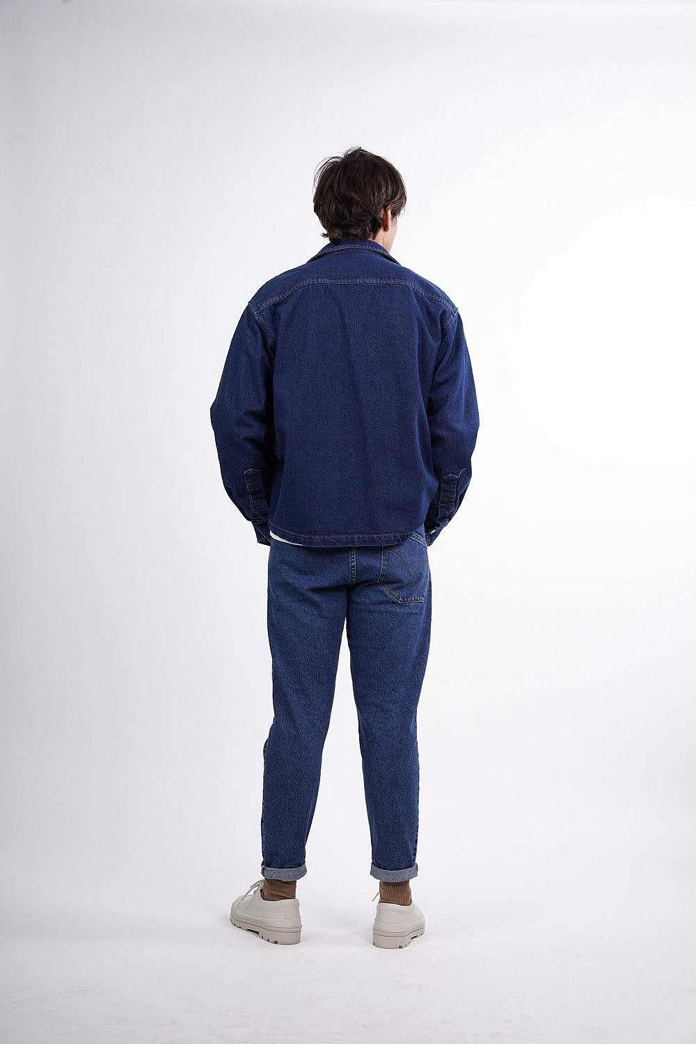 ג׳ינס עם כיס אחורי אחד של דורון אשכנזי. 399 ש״ח | צילום: נדב יהלומי
