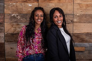 שמחה ז'נבה מלכאי ורחלי טדסה מלכאי, מנהלות קהילה "נשים אתיופיות מעצימות זו את זו" | צילום: מיקה גורוביץ