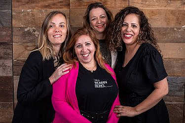 מריה גרין, יעל פרנק, עינב פרשטנפלד והילה קמחי, מנהלות קהילה "supergirls זה אופי" | צילום: מיקה גורוביץ