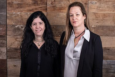 נעמה גולדברג ואורנה תמיר, מנהלות קהילה "לא עומדות מנגד" | צילום: מיקה גורוביץ