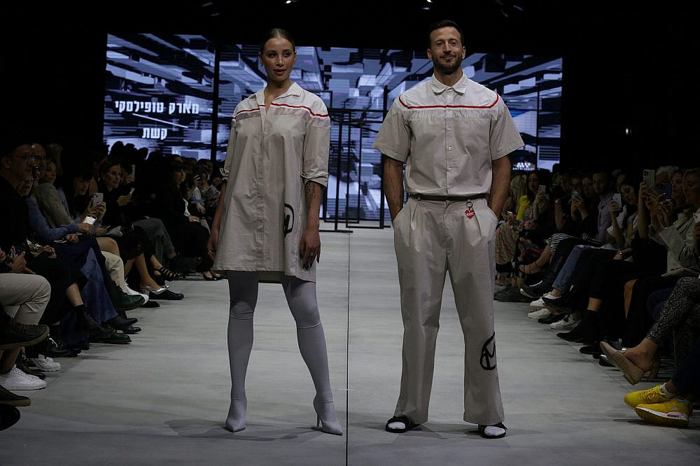תצוגה של החממה פרוג'קט קשת שפירו ומארק טופילסקי בשבוע האופנה קורנית תל אביב 2022 | צילום: יח&quot;צ