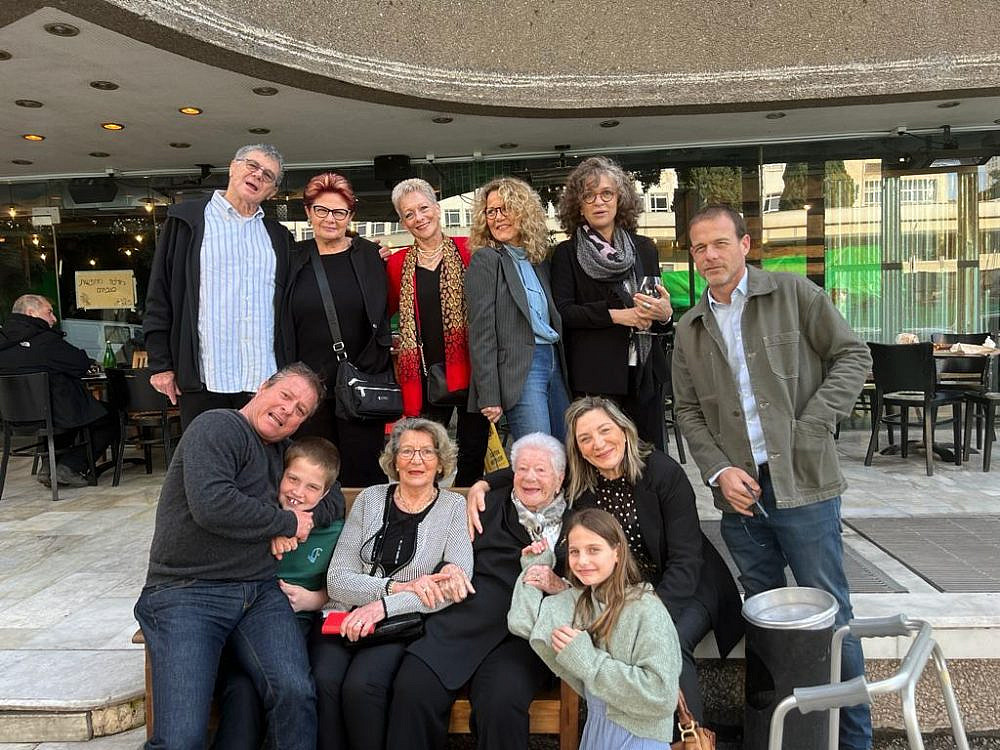 מרישה בלכרסקי-בלום חוגגת 100 עם משפחתה בפברואר האחרון (2022) | צילום פרטי