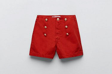 מכנסיים קצרים עם כפתורי זהב של זארה, קיץ 2022. 159.90 ש״ח| צילום: האתר הרשמי