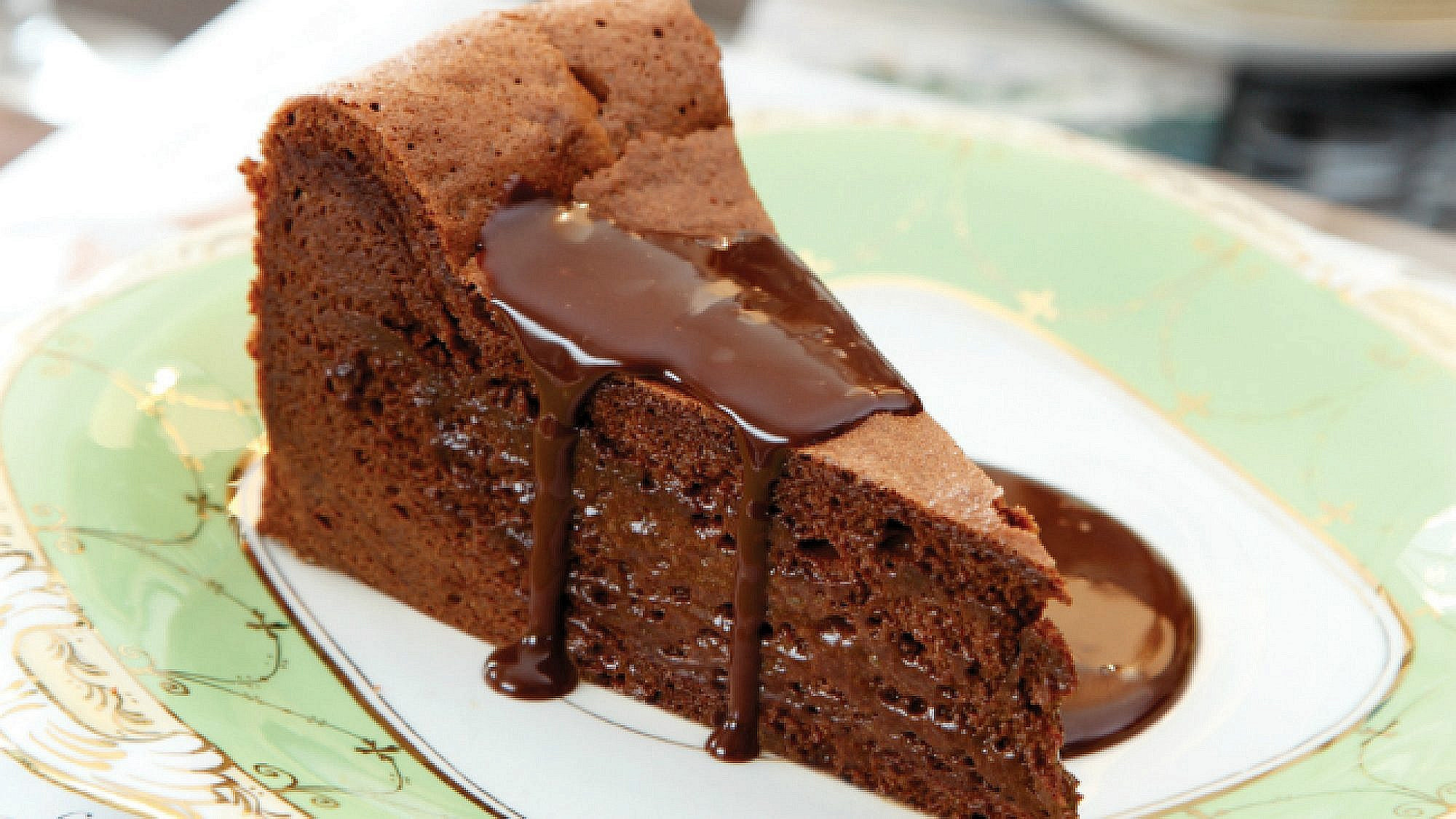 עוגת השוקולד של “בראסרי”. סטייליניג: דלית רוסו  | צילום: דניה ויינר