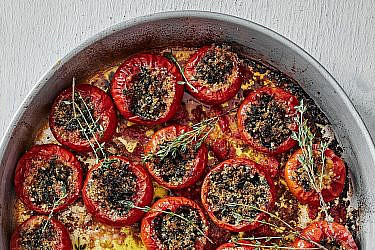 עגבניות ממולאות של רותם ליברזון. צילום: אמיר מנחם