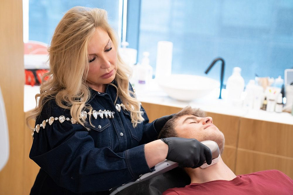 ד"ר לריסה ברק בפעולה | צילום: יח"צ