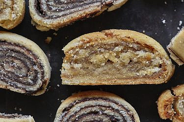 עוגיות מגולגלות בשלושה מילויים של שף-קונדיטורית הילי גרינברג | צילום: אנטולי מיכאלו. סטיילינג: דינה אוסטרובסקי וירדן יעקובי