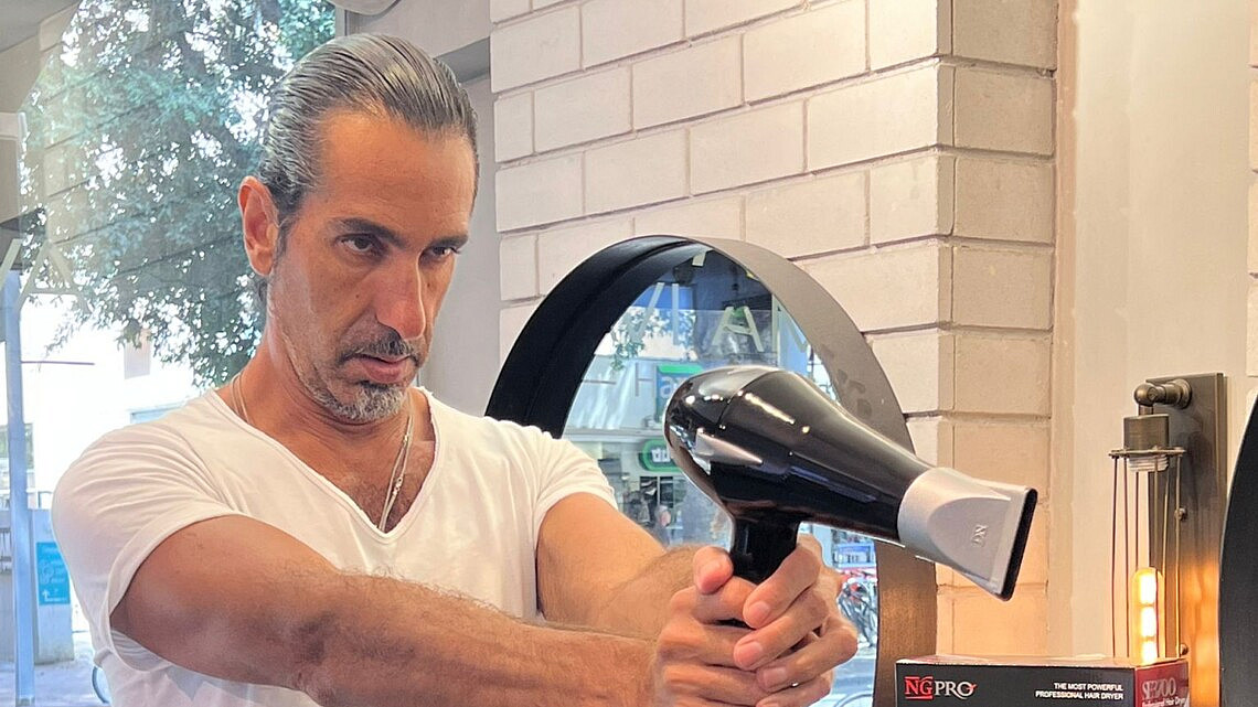 מעצב השיער אבי אמיר והפן של גדעון | צילום: יח"צ