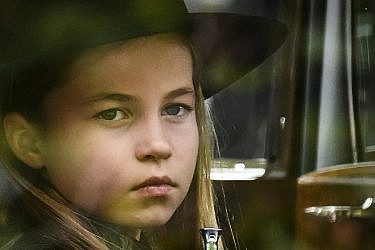 הנסיכה שרלוט בת ה-7 בהלוויית המלכה אליזבת | צילום: PAUL ELLIS/POOL/AFP via Getty Images
