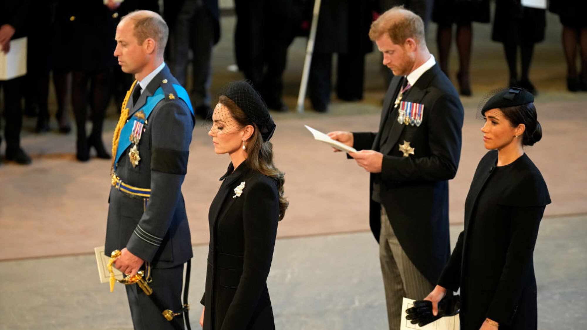 הנסיכים וויליאם והארי, קייט מידלטון ומייגן מרקל, במהלך טקס נשיאת הארון של המלכה אליזבת מבקינגהאם לווסטמינסטר | צילום: Christopher Furlong/Getty Images