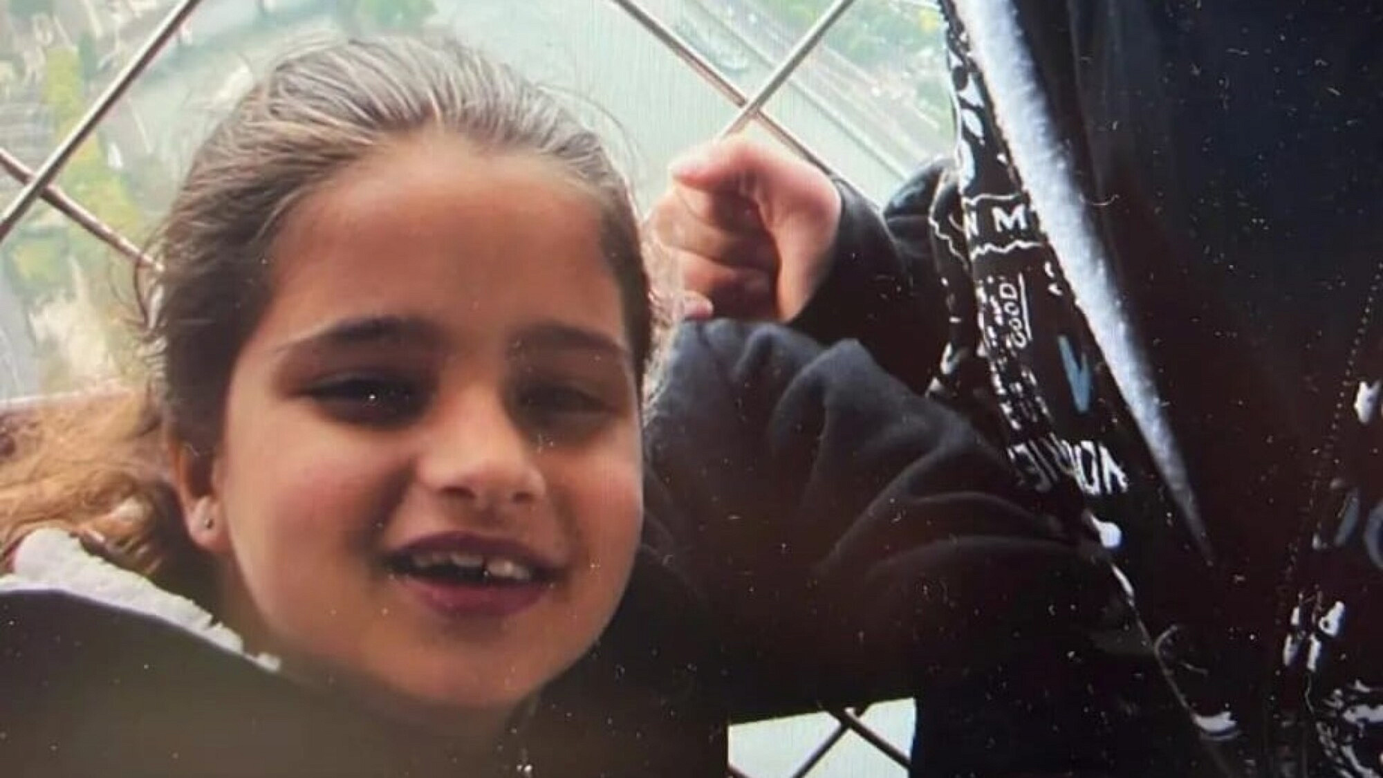 נועה קירל בתמונת ילדות עם אחיה | צילום מסך אינסטגרם noakirel@