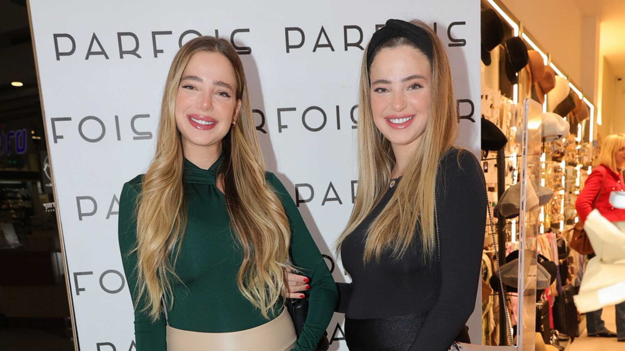 "אין בינינו סודות". התאומות נוי והדר באירוע השקת חנות האונליין פרפואה | צילום: רפי דלויה "אין בינינו סודות". התאומות נוי והדר באירוע השקת חנות האונליין פרפואה | צילום: רפי דלויה