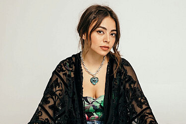 בואו לראות אותה במחזמר "הלהקה". שי המבר | צילום: אורית פניני