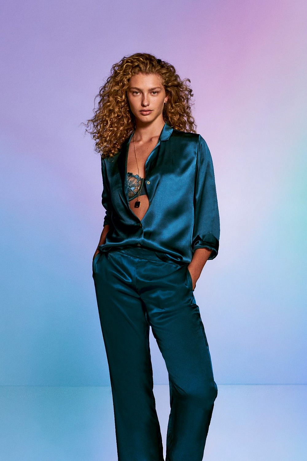 ETAM, חליפת משי חולצה 399 ש"ח מכנסיים 299 ש"ח להשיג במשביר | צילום: יח"צ