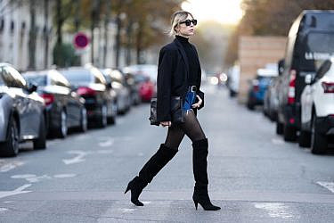 מגפיים - הדרך הקלה להראות כמו בפריז גם כשאת בפתח תקווה | צילום:   Edward Berthelot/Getty Images