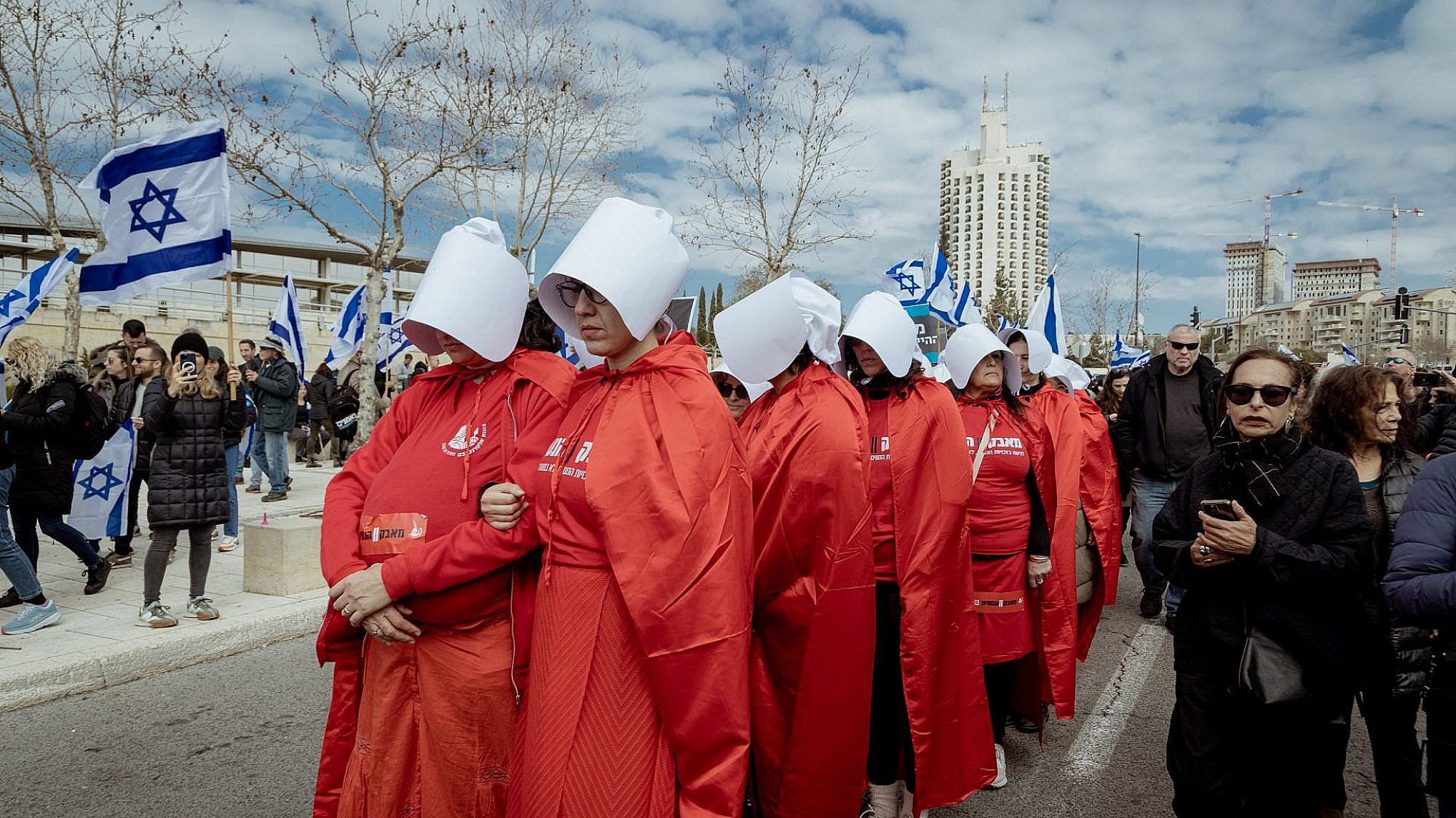 מצעד השפחות של בונות אלטרנטיבה בהפגנה בירושלים 13.2.23 | צילום: מאיה משל