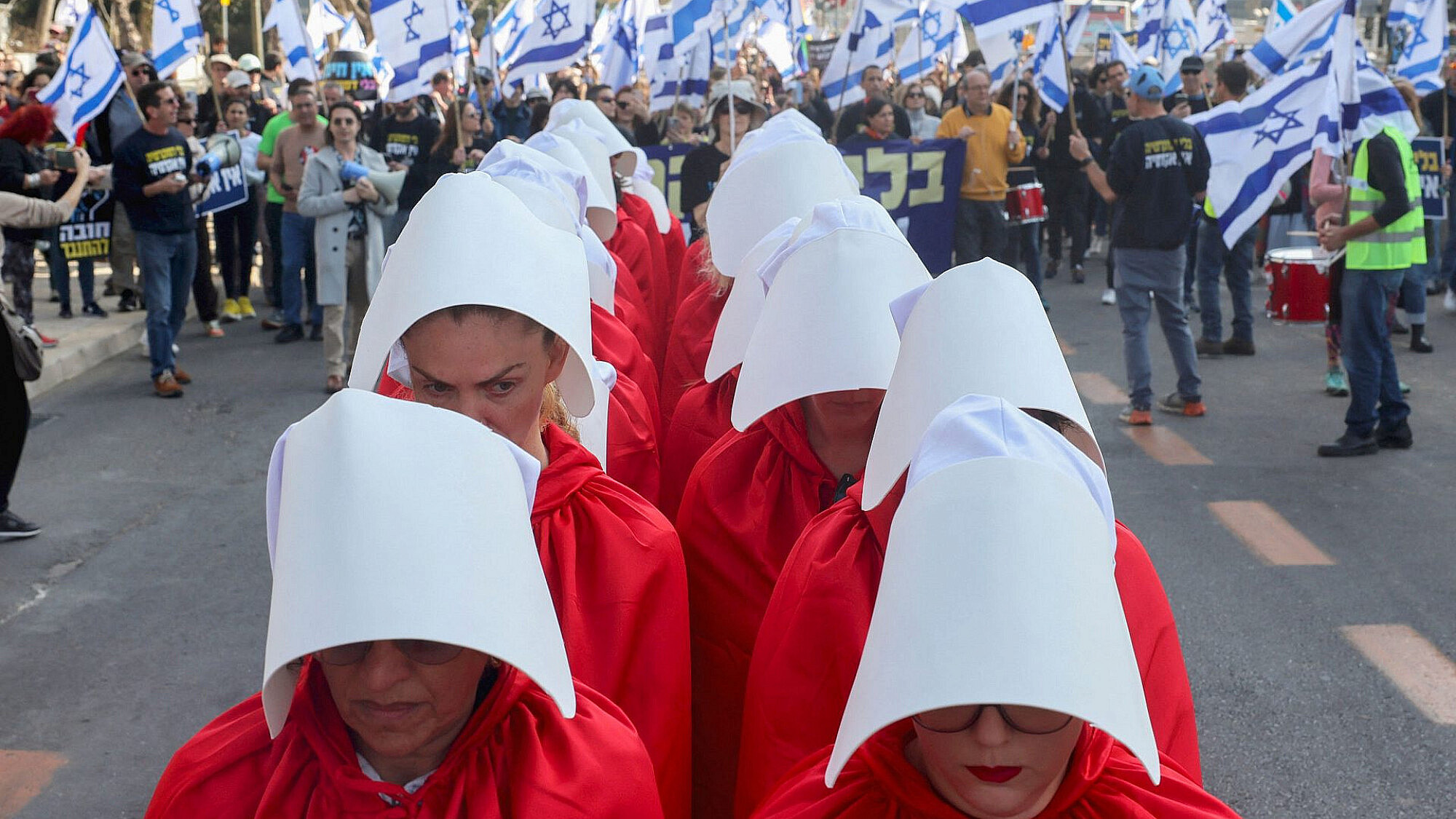 מפגינות בתל אביב נגד ההפיכה המשפטית, 20 בפברואר | צילום: JACK GUEZ/AFP via Getty Images