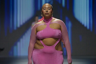 קייסי זפטה בתצוגה של ינקי ונטף ב"שבוע האופנה קורנית FAC תל אביב 2023" | צילום: Haydon Perrior @haydonperrior
