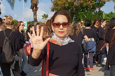 הפגנה נגד אלימות נגד נשים ברעננה | צילום: פורום מקדמות שוויון מגדרי