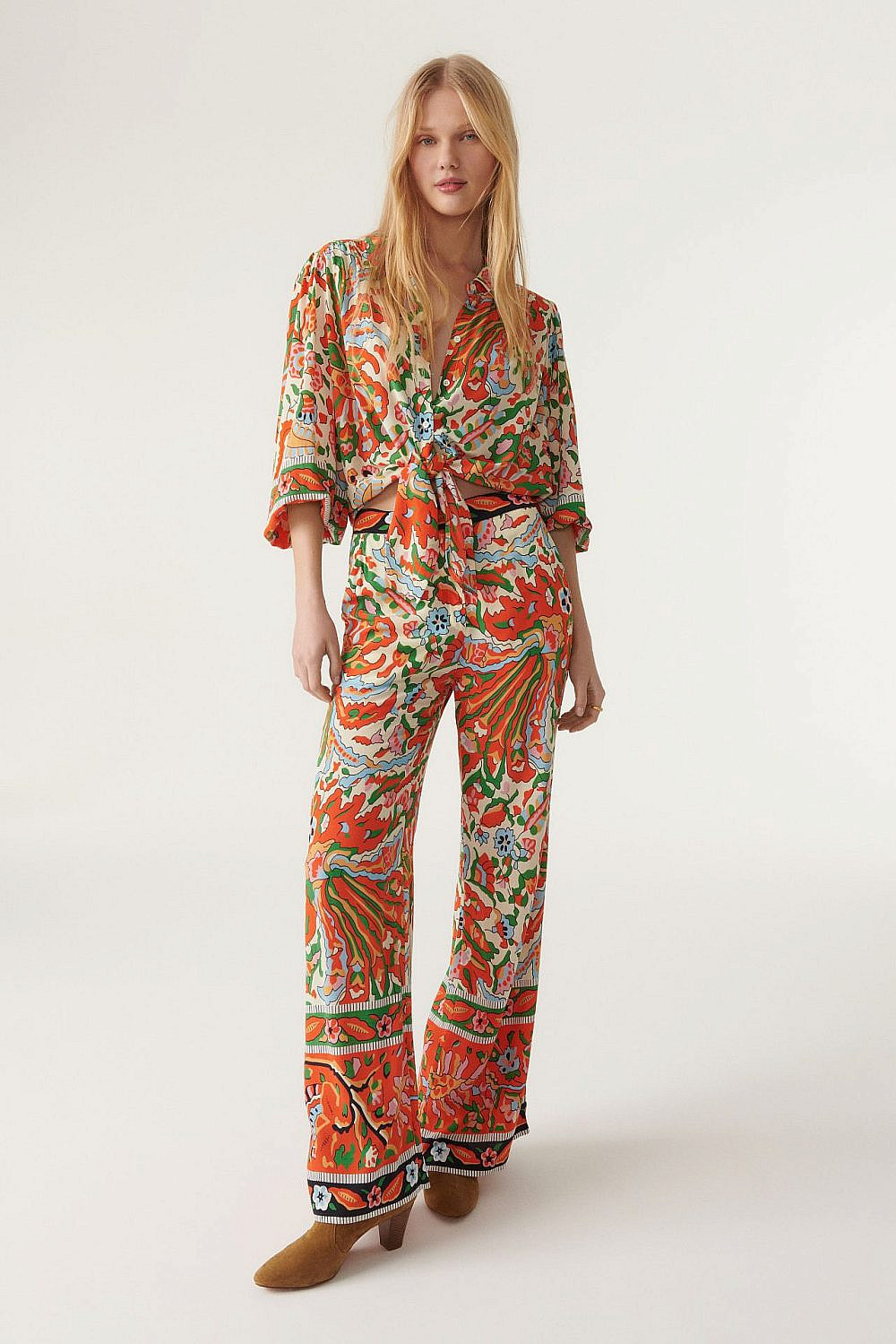 BASH לבוטיק 77. מכנסיים 1,278 ש&quot;ח, חולצה 1,155 ש&quot;ח | צילום: יח&quot;צ