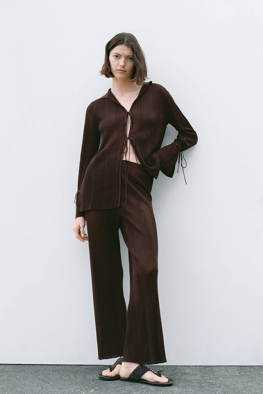 ZARA. עליונית 199 ש&quot;ח, מכנסיים 169.90 ש&quot;ח | צילום: יח&quot;צ