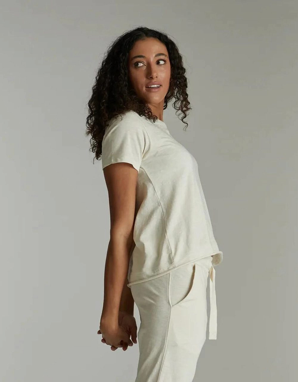 FLAIR. טי שירט עם סיומת גלית 229 ש&quot;ח | צילום: cloth&amp;co