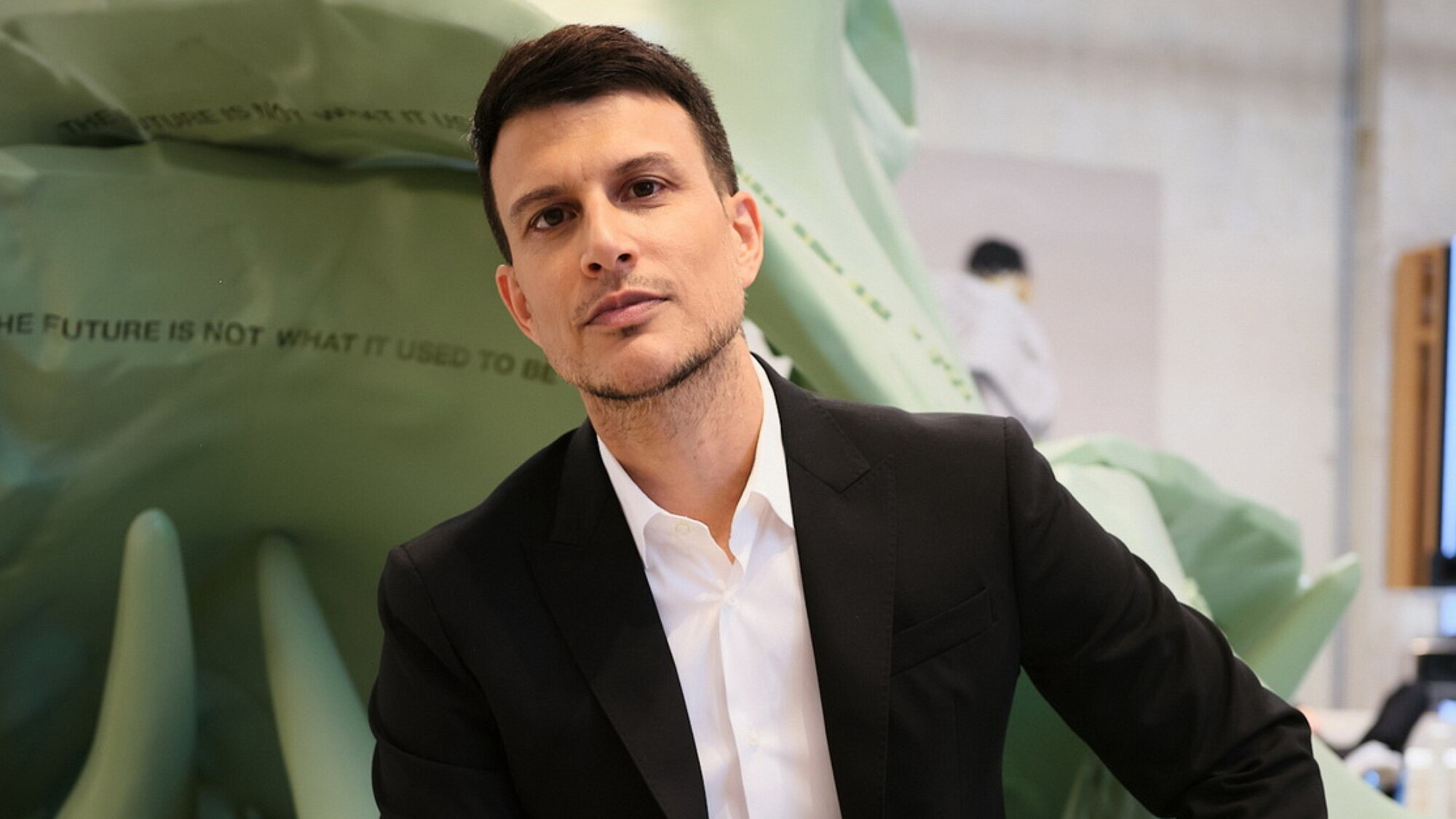 חרדה קז'ואלית. אסי עזר | צילום: דין בן דרור חרדה קז'ואלית. אסי עזר | צילום: דין בן דרור