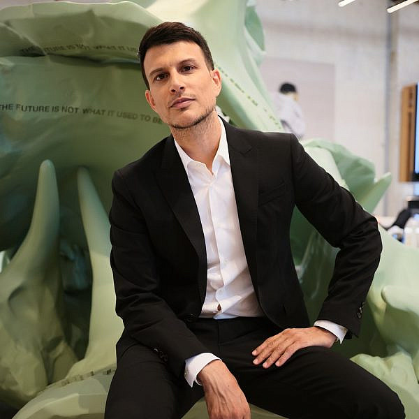 חרדה קז'ואלית. אסי עזר | צילום: דין בן דרור