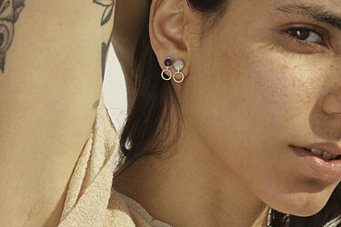 מכירת הסמפלים של בורן פרום רוק. Silver Echo Earrings, מחיר: 150 ש"ח לעגיל בודד | צילום: דודי חסון