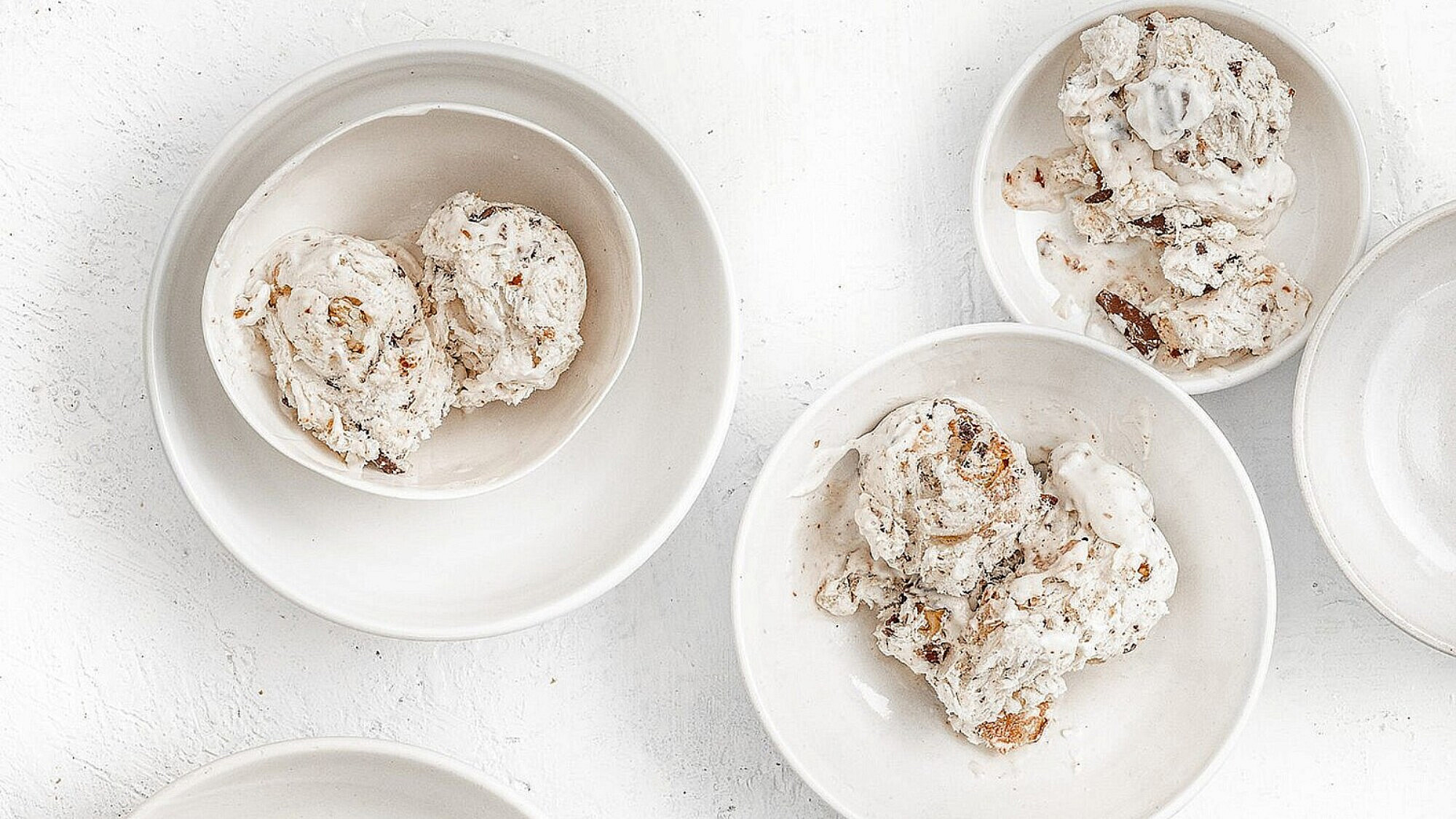 גלידת צ'אנקי מאנקי של קרן ואיציק קדוש. צילום: אנטולי מיכאלו; סטיילינג: אינה גוטמן