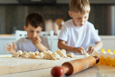 ילדים מתוקים מבשלים | צילום: shutterstock