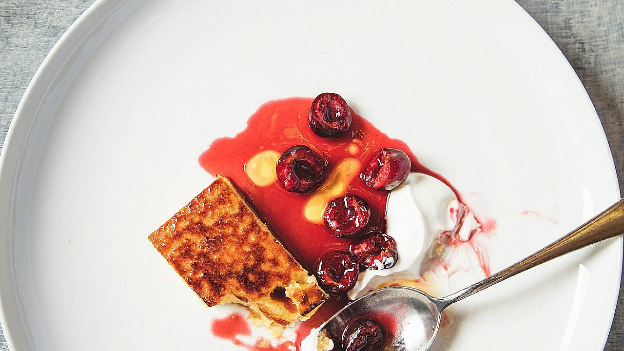 עוגת מרציפן ודובדנים של שפים גדי בור ויונתן דנון, מסעדת נומי | צילום: שני בריל