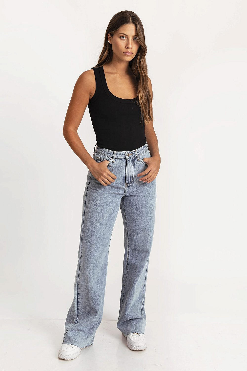 MY JEANS. רגל ישרה בשפשוף רטרו 219 ש"ח | צילום:דימה טליאנסקי