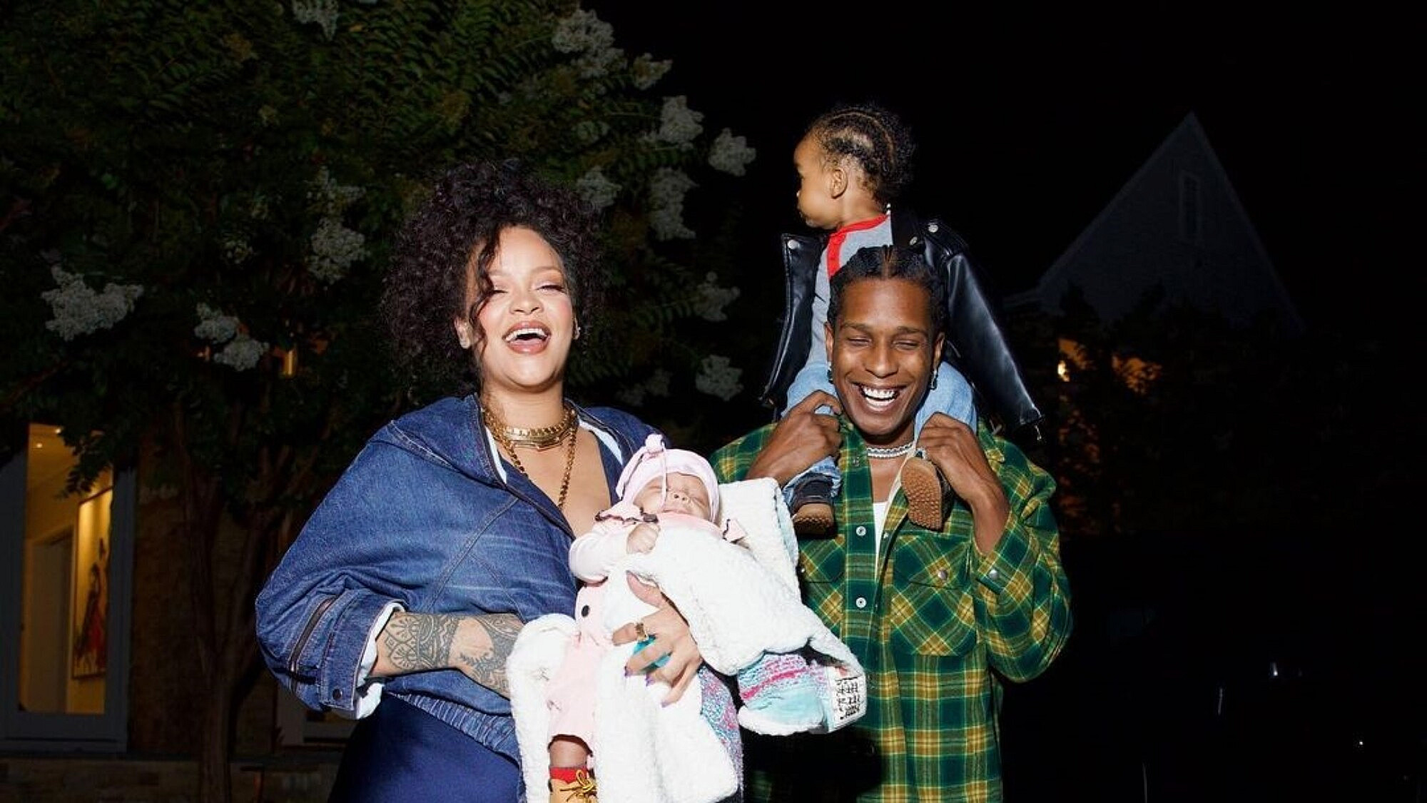 ריהאנה עם בן זוגה והילדים | צילום: אינסטגרם glamourmag@