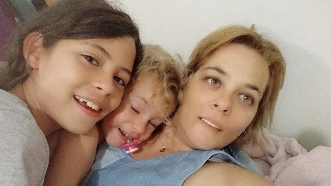 מעין צין ובנותיה החטופות, דפנה ואלה | צילום: באדיבות המשפחה