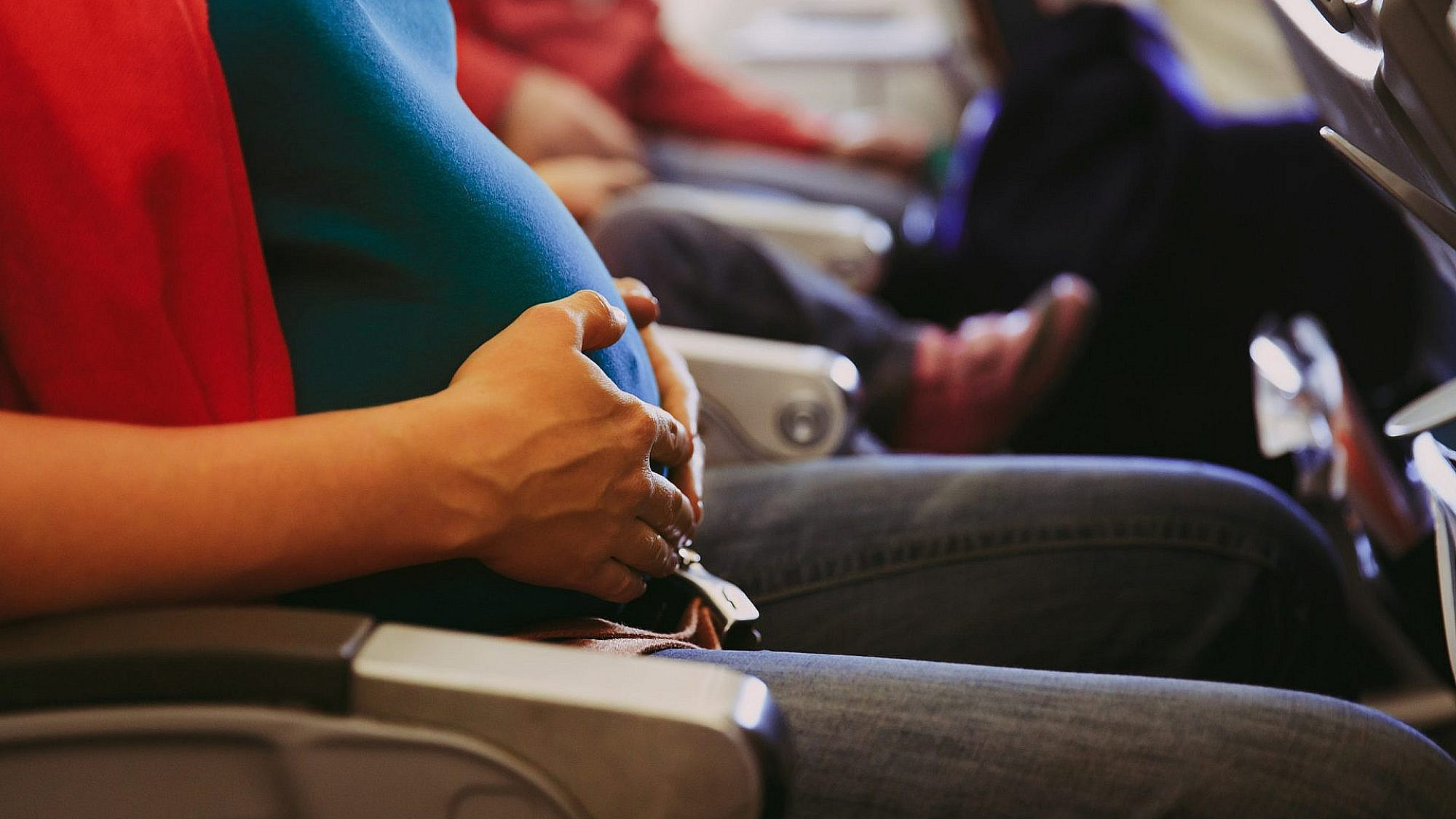 אין מניעה רפואית לטוס במהלך ההריון כל עוד ההריון תקין | צילום: Shutterstock