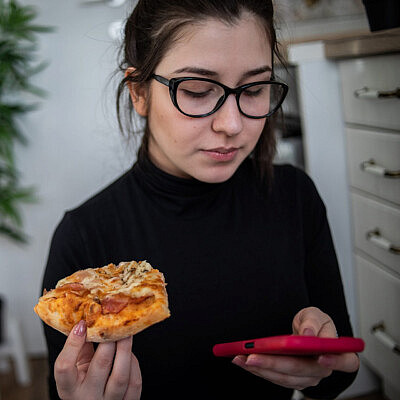 אכילה רגשית בזמן המלחמה | צילום: GettyImages