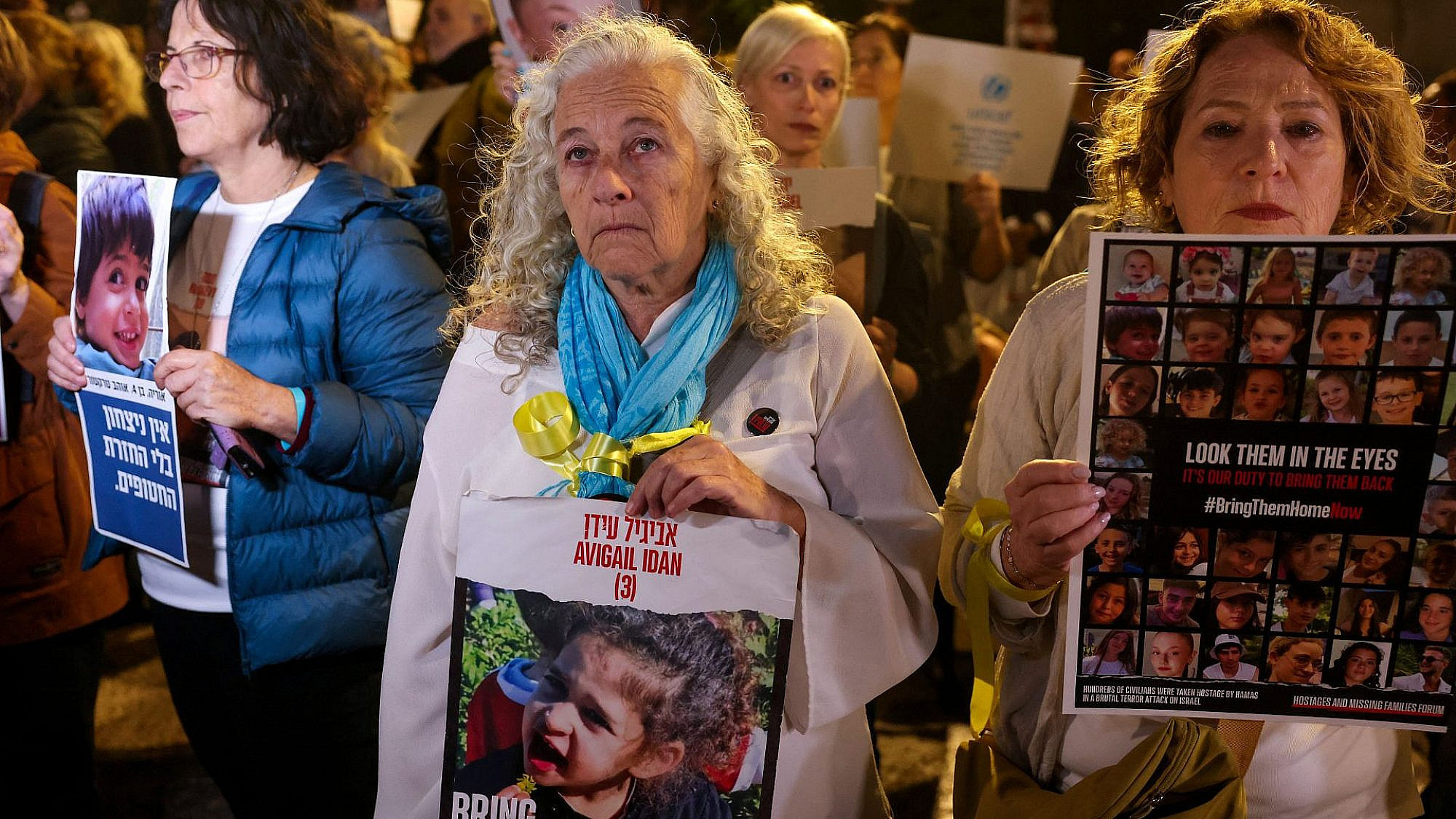 עד מתי נובמבר 2023. הפגנה למען השבת החטופים בתל אביב, 20.11.23 | צילום: AHMAD GHARABLI/AFP via Getty Images