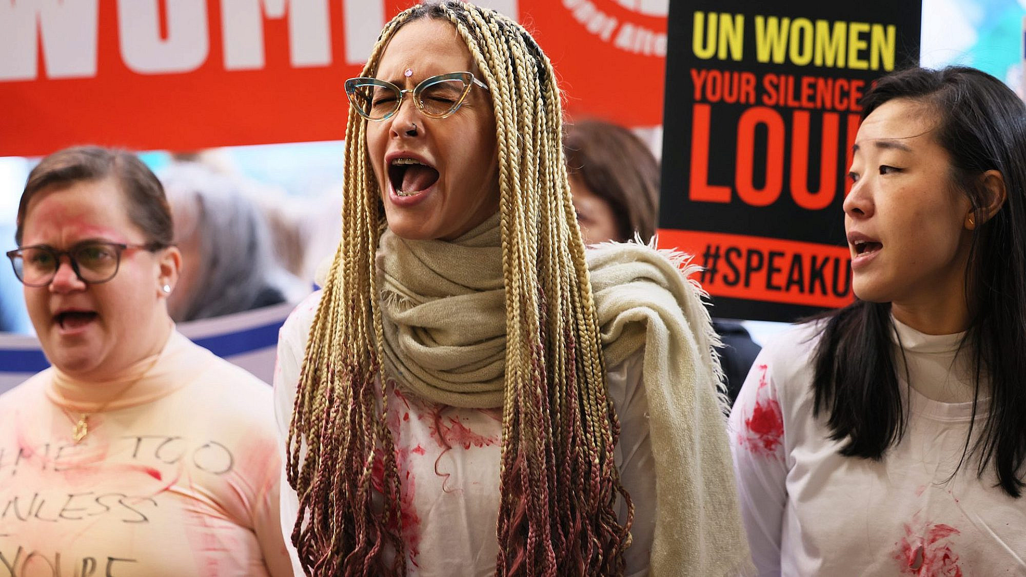 הפגנה נגד שתיקת ארגון הנשים של האו"ם בניו יורק, 27.11.23 | צילום: Michael M. Santiago/Getty Images