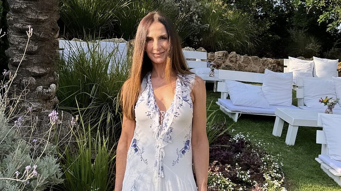 לאה שנירר חוגגת יום הולדת 66 ומוציאה ספר על חייה | מגזין את