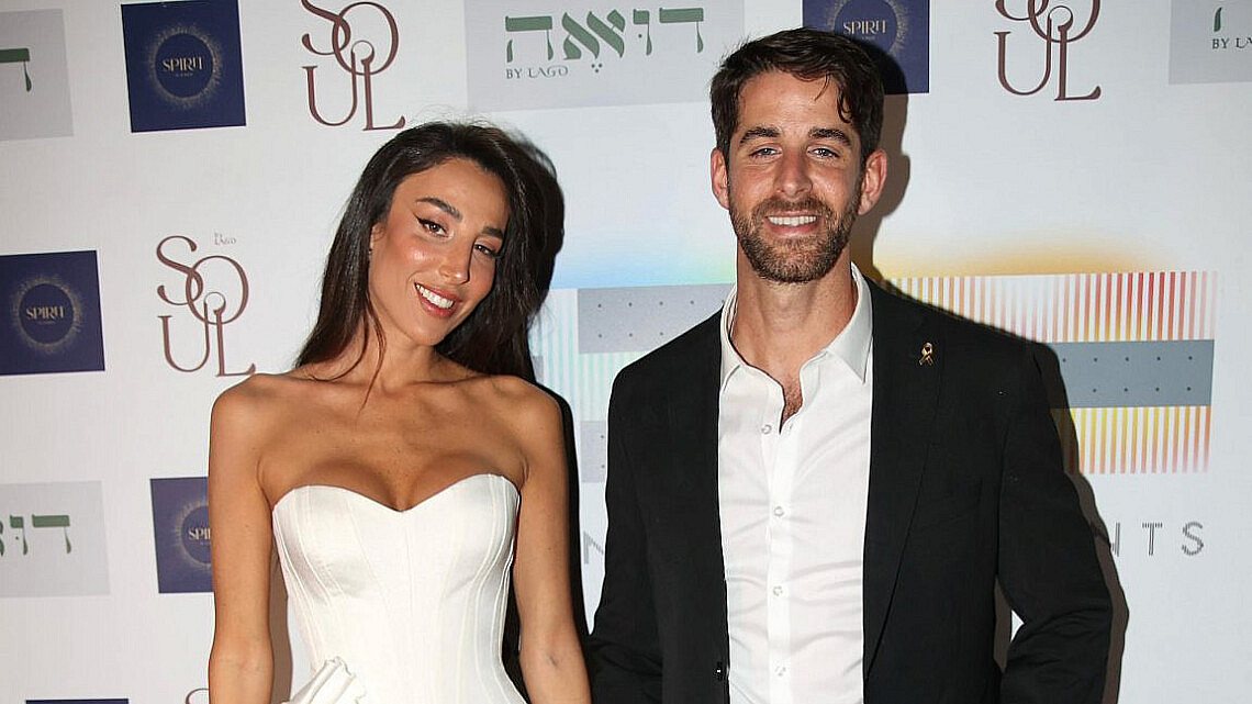 מעכשיו תשתו את הקפה שלכם קר. טליה עובדיה ושחף רז בחתונתם | צילום: אור גפן